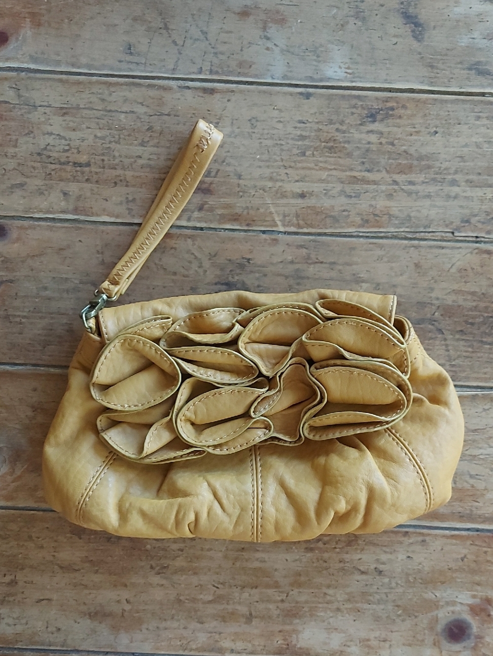 VINCE CAMUTO Womens Mustard Ruffle Leather Wristlet Clutch